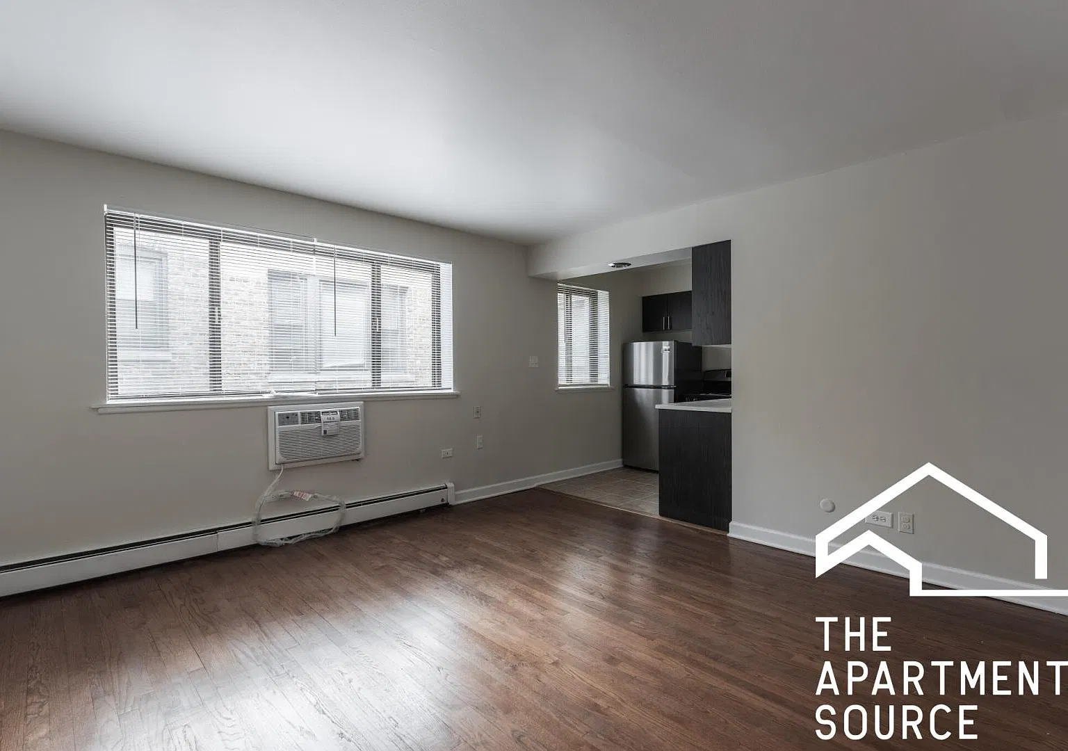 5917 N Kenmore Ave — Photo 2