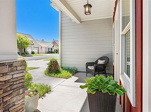 4th image of 330 Belle Oaks Dr