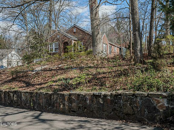 3rd image of 3542 Southwood Dr