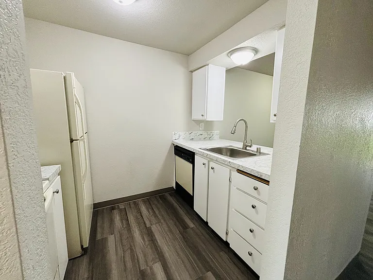 Golden Given Apartments — Photo 9