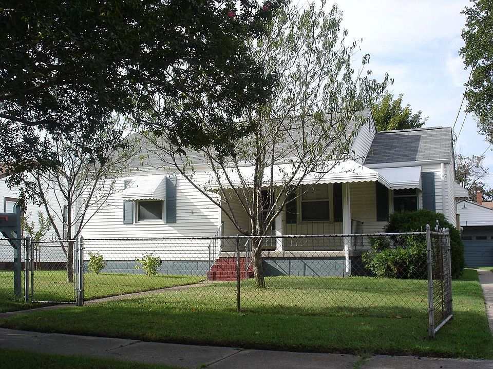 1st image of 122 Mapleshade Ave