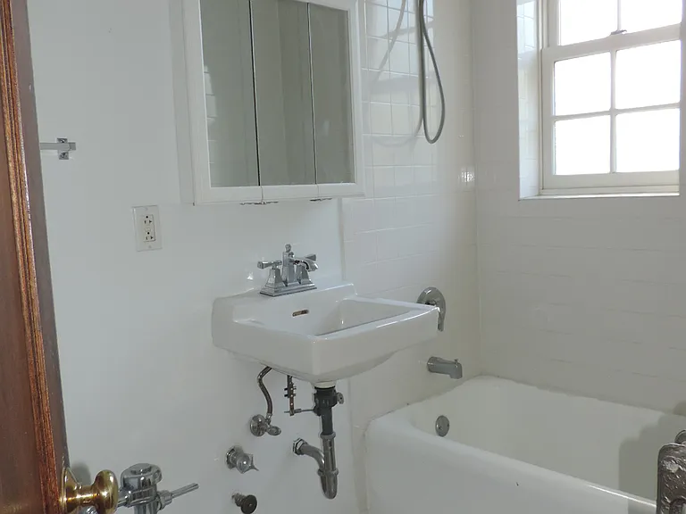 1107 Lake St #28 — Photo 12