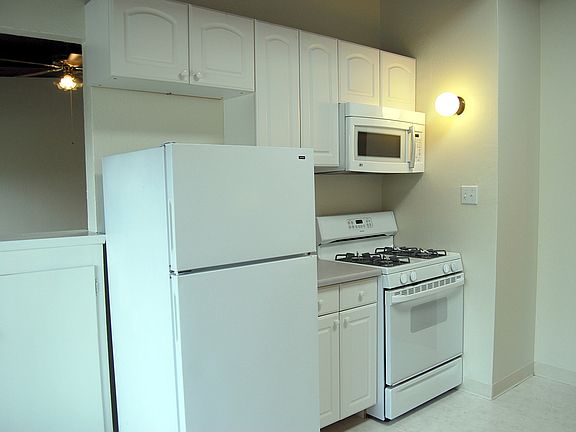 4th image of 94 Gladys Ave