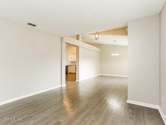 4th image of 10056 LANCASHIRE Drive