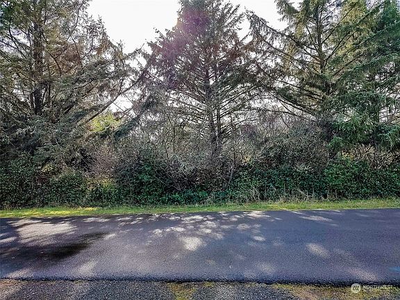 3rd image of 539 Ensign Avenue NW