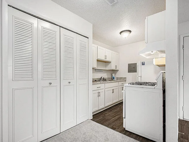 Normandy Village Apartments — Photo 57