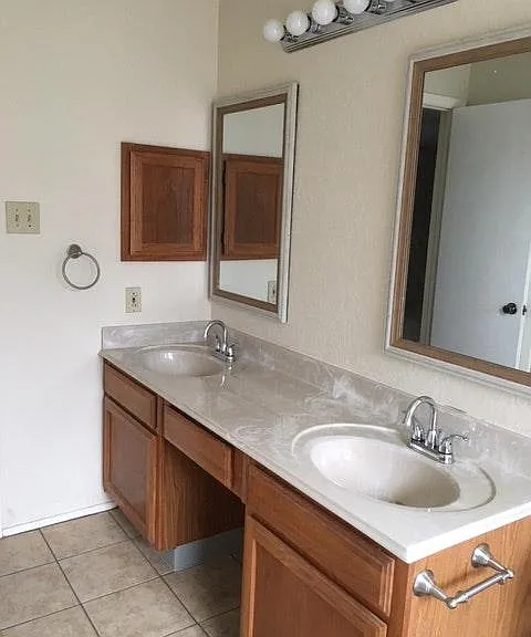 3226 Windmoor Dr — Photo 9