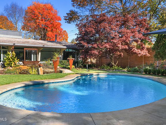 5th image of 7006 Stockton Dr