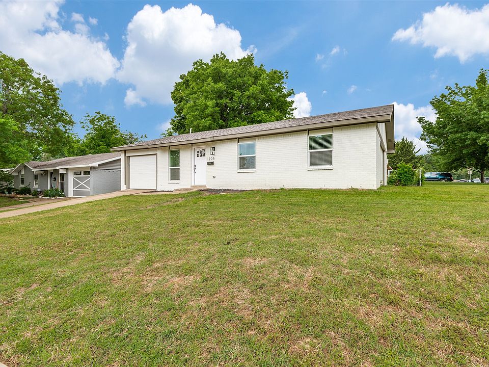 1st image of 1205 Las Palmas Dr