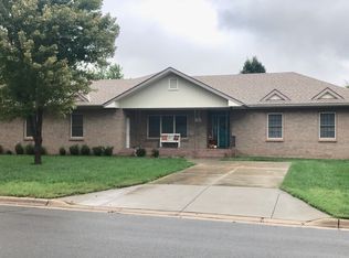 112 W 16th St, Newton, KS 67114