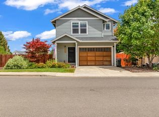 100 S 6th St, Carlton, OR 97111