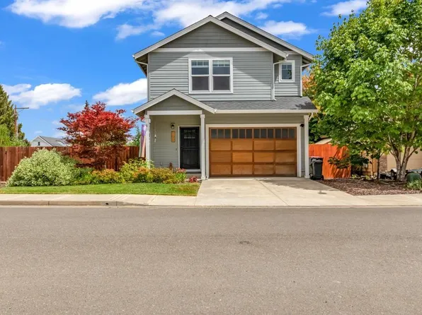 100 S 6th St, Carlton, OR 97111
