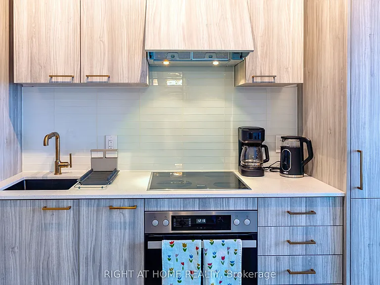 634 Church St #1401 — Photo 2