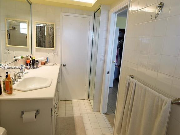 3rd image of 1750 NE 115th St APT 605