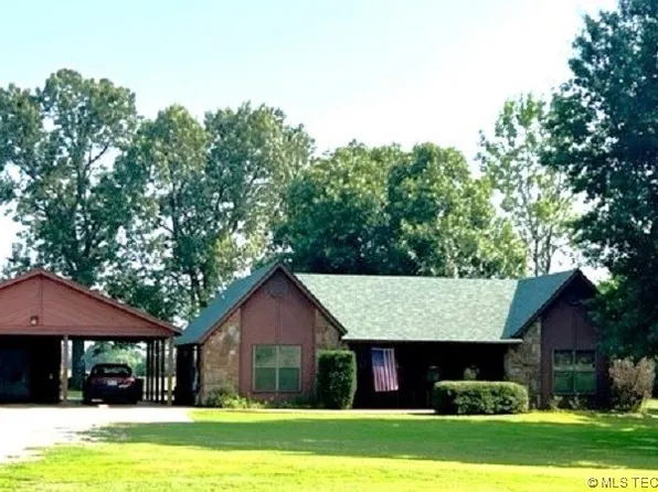 2718 E 2086th Rd, Hugo, OK 74743