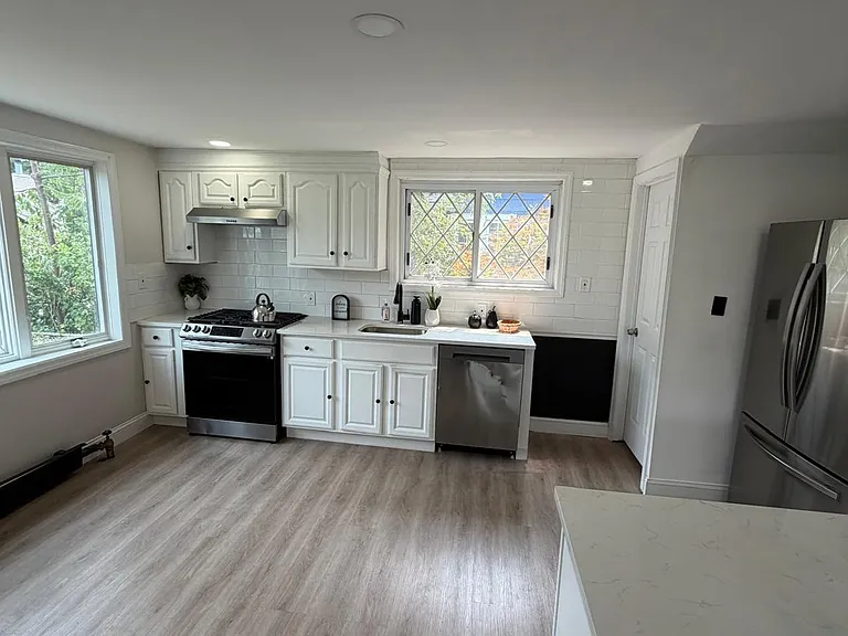 181 W Stearns St — Photo 18