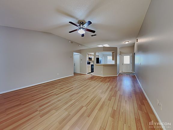 3rd image of 631 Buckingham Ct