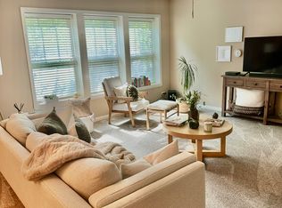 208 Howard St #LL, Geneva, IL 60134