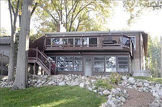 1st image of 2121 Oak Ln