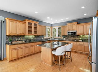 8197 Drexel Ct, Eden Prairie, MN 55347