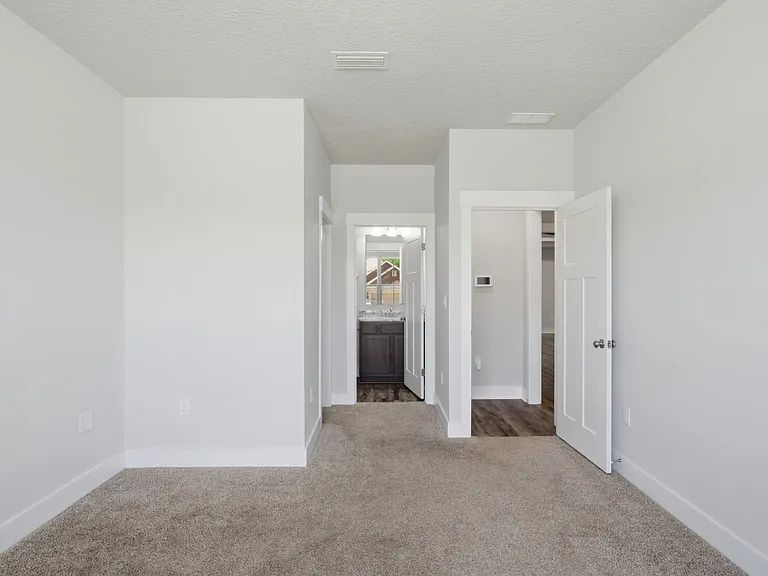 425 Pemberton Ln — Photo 17