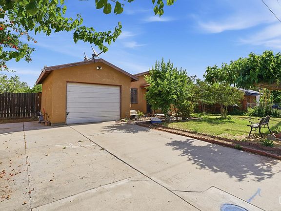 4th image of 20932 Grove Dr