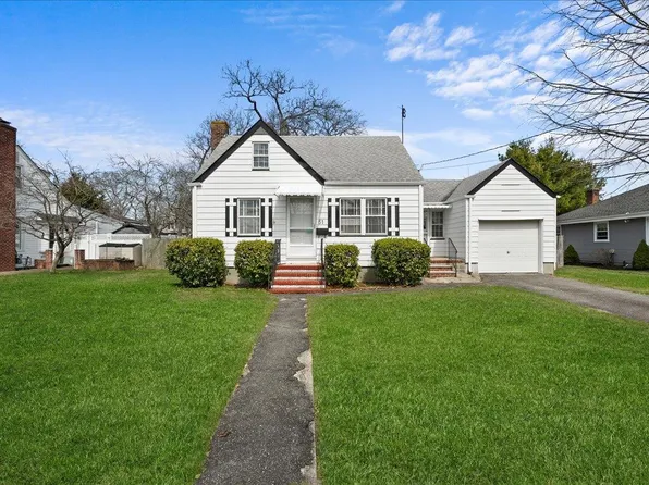 51 Michigan Avenue, Massapequa, NY 11758