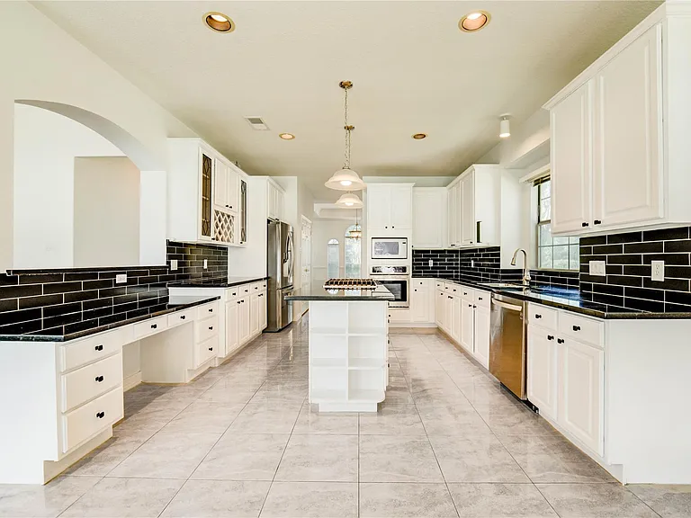 8803 Memorial Creek Dr — Photo 33