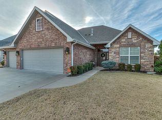 1207 Crown Dr, Bartlesville, OK 74006