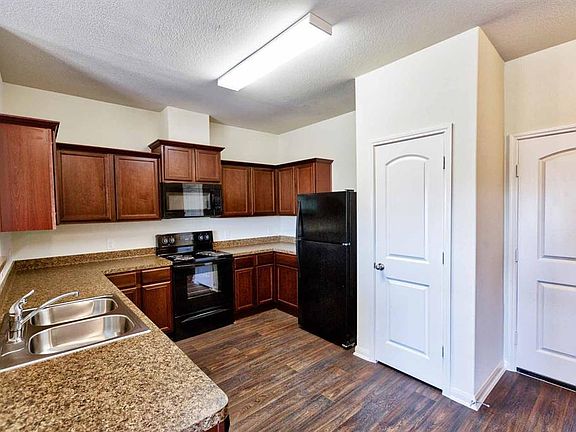 3rd image of 300 Driftwood Grove Ln