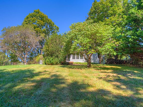 5th image of 1703 Butternut Rd