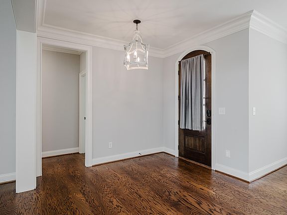 4th image of 1001 Columbia Cir