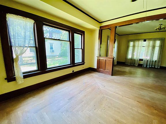 4th image of 419 Huntress St