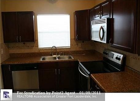 5th image of 713 SW 73rd Ave