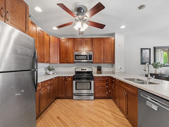 5th image of 402 Crescent St