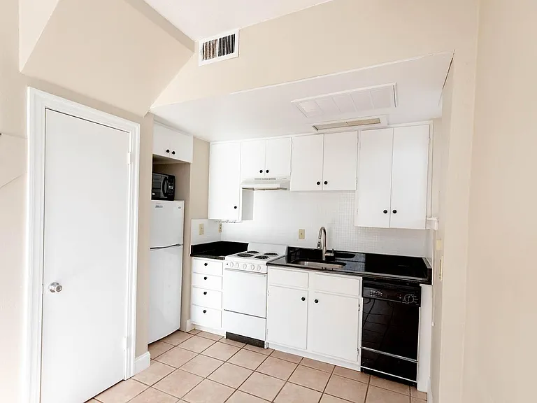 3506 Enfield Rd #106 — Photo 10