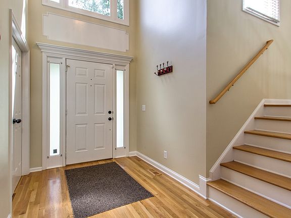 4th image of 704 Collins Trace Ct