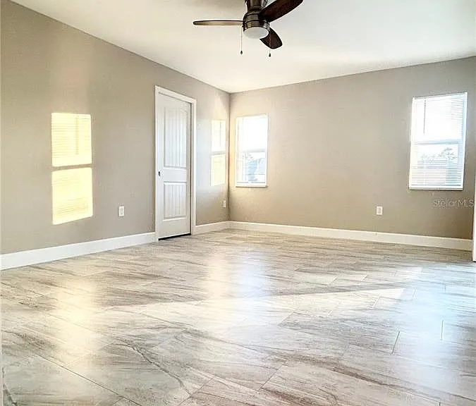 3255 Thurston Ave — Photo 4