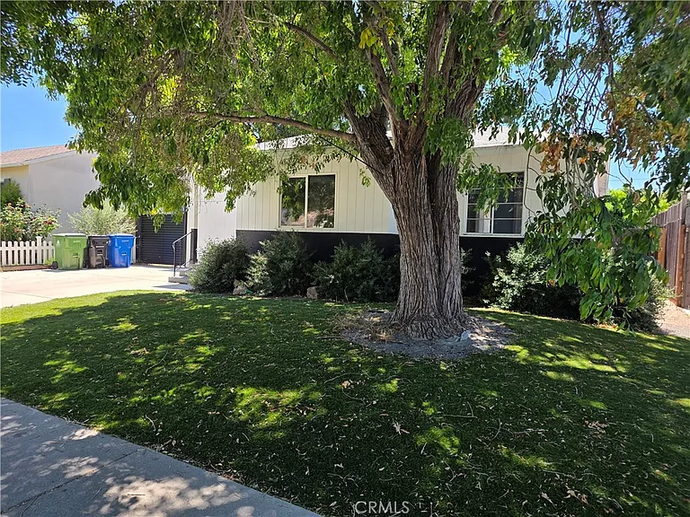 5779 Enfield Ave — Photo 14