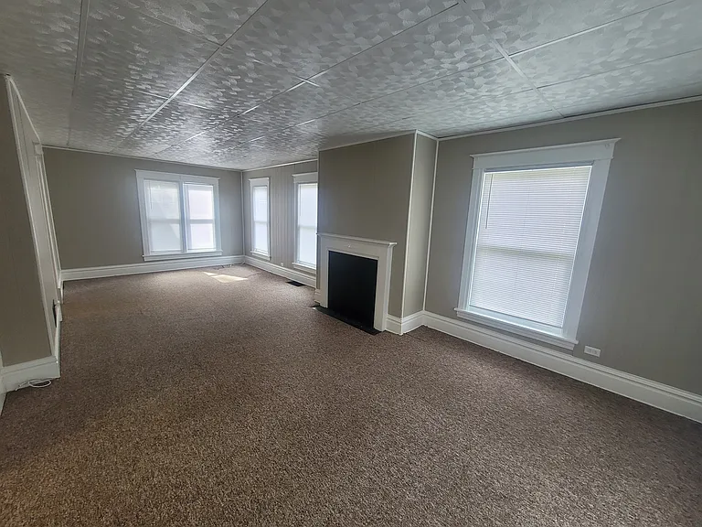 1123 W North St — Photo 16