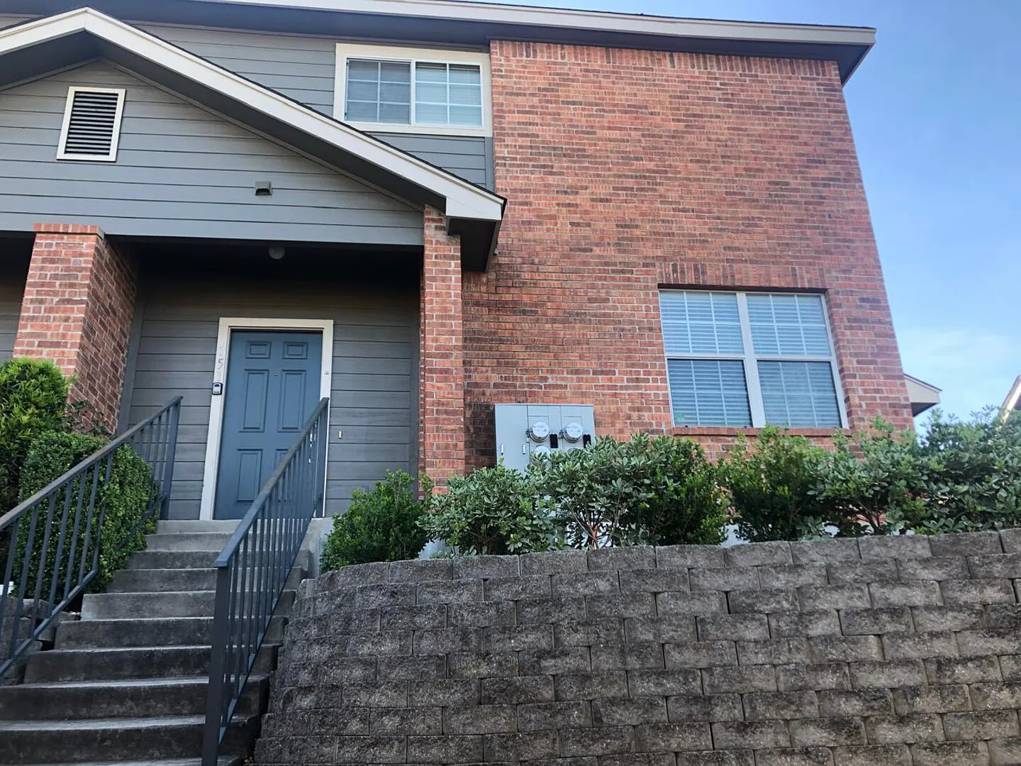 Gated community with 3 bedrooms 3 baths inside Medical Center — Photo 2