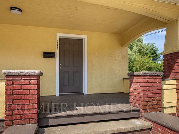 4th image of 2207 4th St NE
