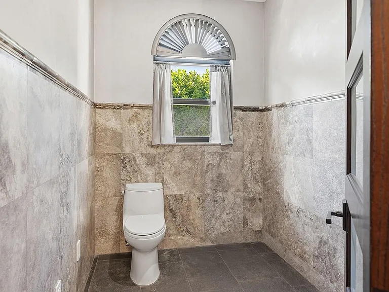 10270 SW 58th St — Photo 32