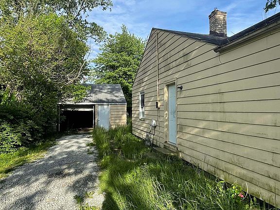 3rd image of 2220 Euclid Dr