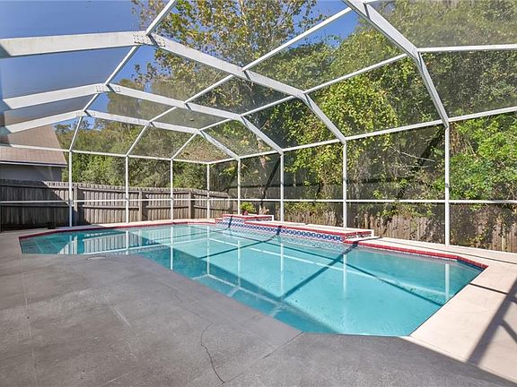 4th image of 582 Lake Cypress Cir