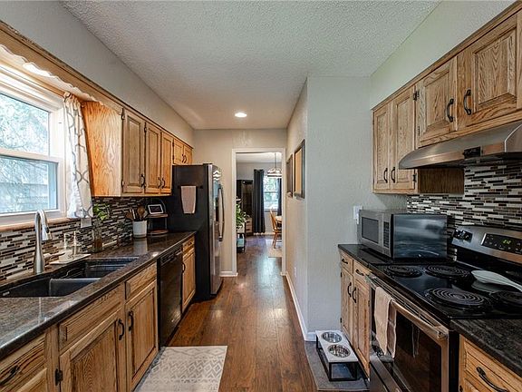 5th image of 8515 Switzer St
