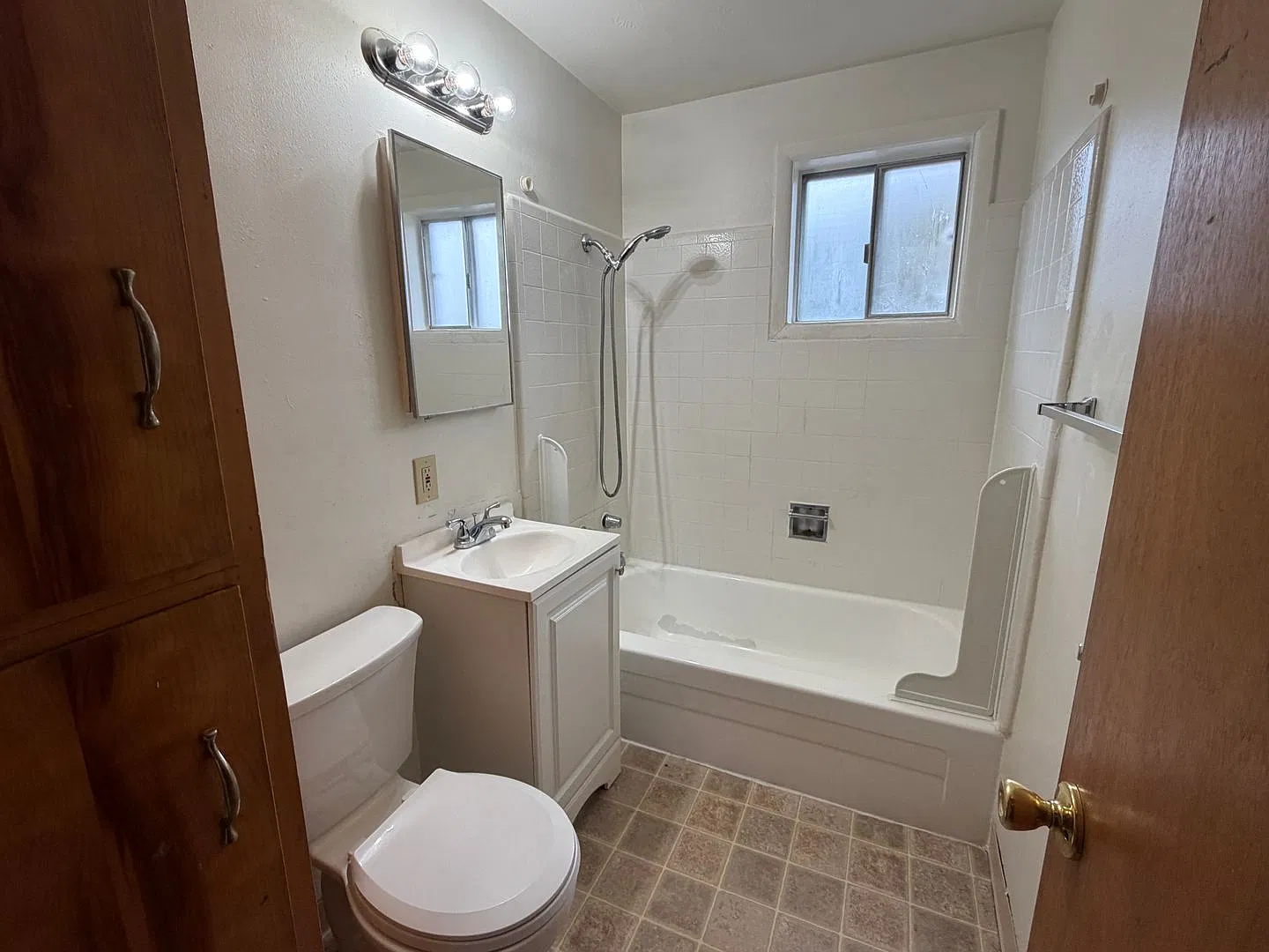 2 bed, 1.0 bath, 750 sqft, $1,420 — Photo 2
