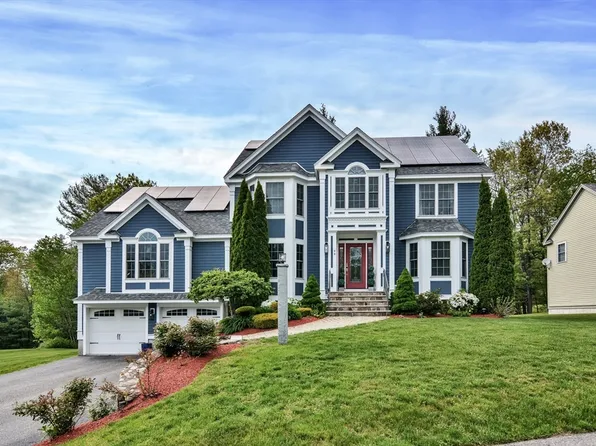 44 Regency Dr, Dracut, MA 01826