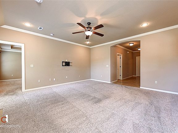 3rd image of 2905 Verona Ln