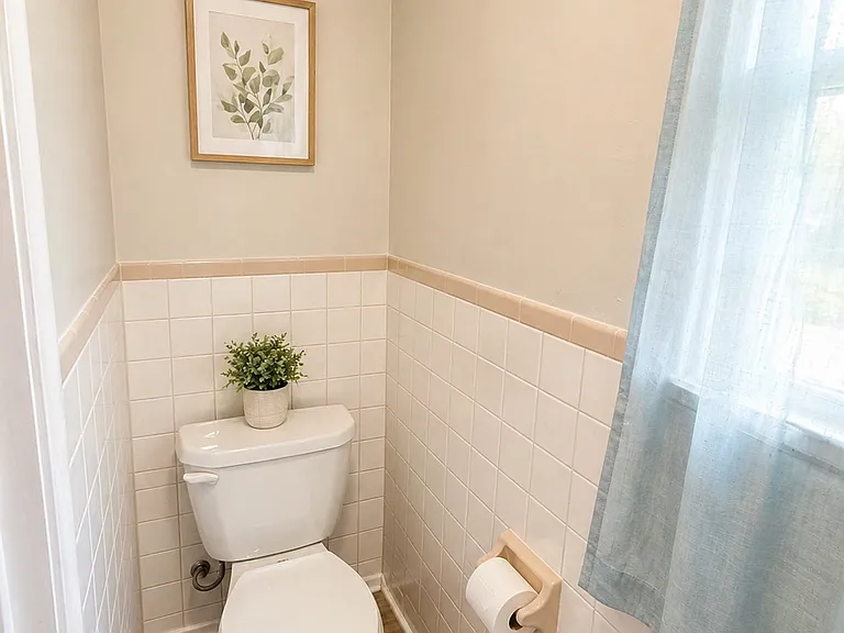 1664 Whitehall Ave — Photo 15